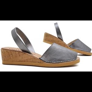 Calaxini Womens espadrille style sandal. Size 37